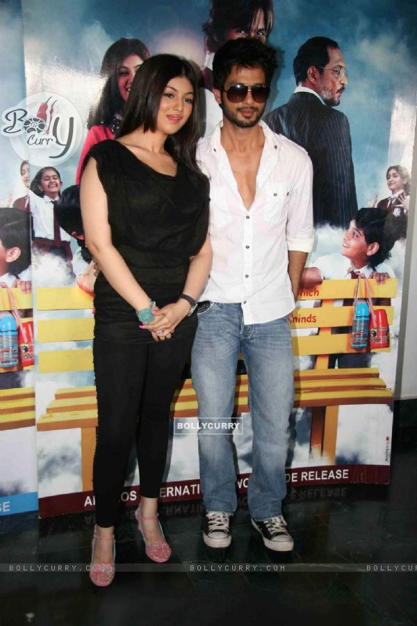 Shahid Kapoor and Ayesha Takia at Paathshala promotional event in Inorbit Mall at Malad (86915)
