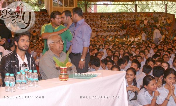Bollywood actor Shahid Kapoor visited his old school "Gyan Bharti" in New Delhi 14 April 2010 to promote his film "Paathshala" and revive his childhood memories (86958)