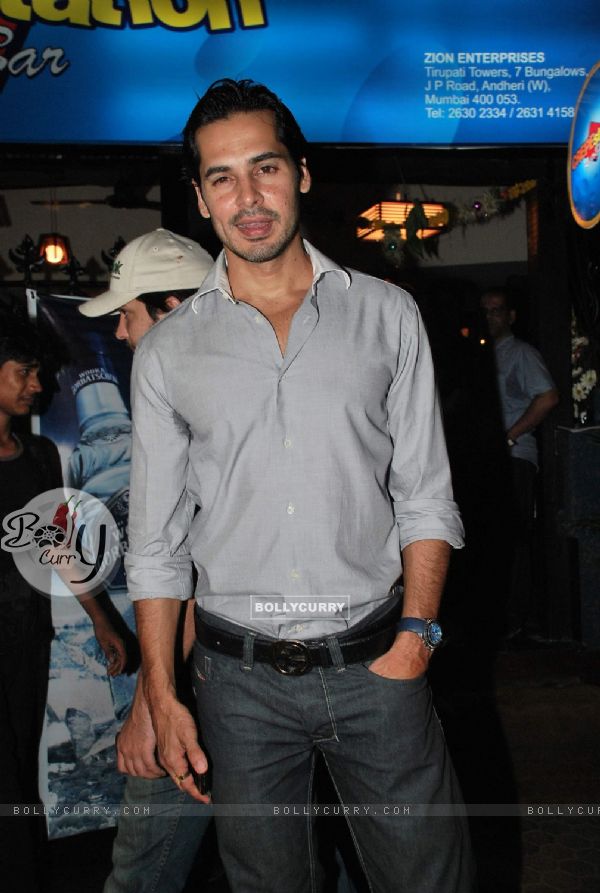 Dino Morea launches yet another Crepe Station at 7 Bungalows