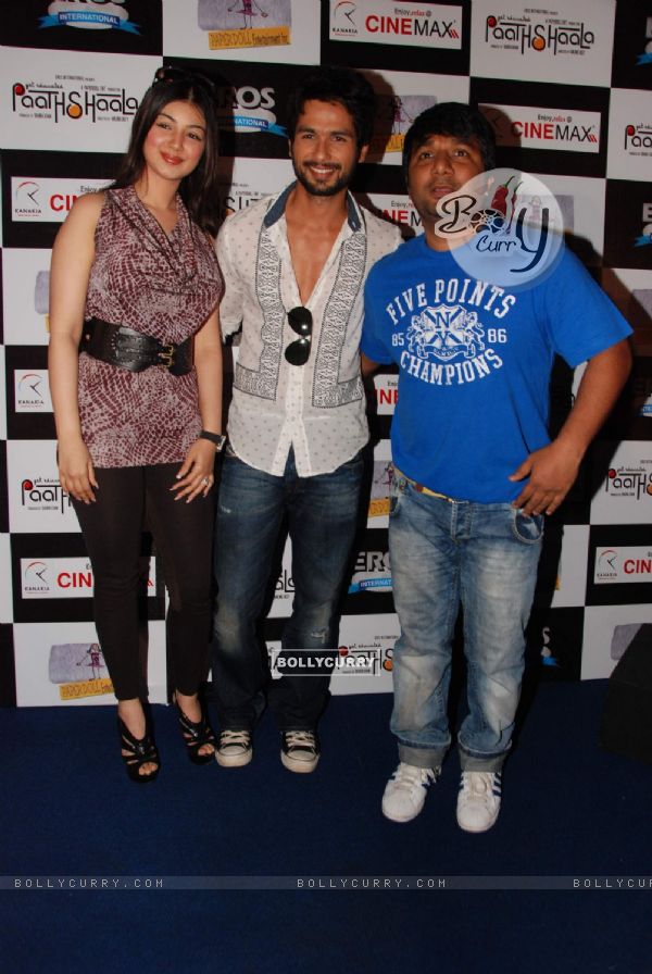 Ayesha Takia and Shahid Kapoor at ''Pathshala'' film promotion at Cibemax (87038)
