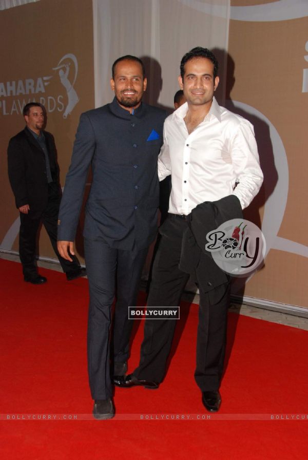 Yushuf Pathan and Irfan Pathan at IPL Awards red carpet in Grand Haytt Hotel on 23rd April 2010