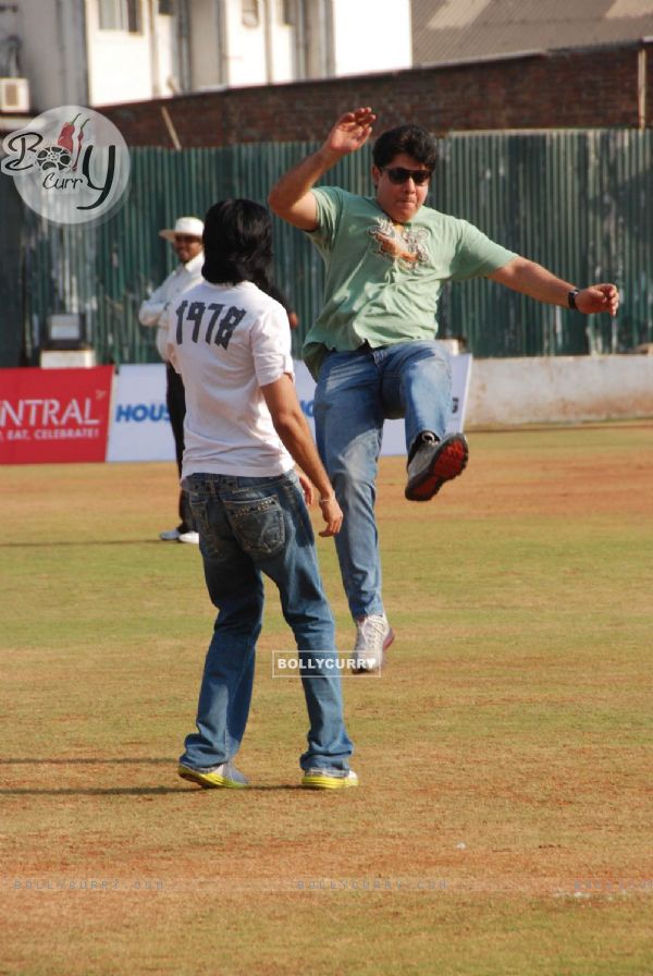 Celebrities at Housefull movie cricket match at Goregaon (87390)