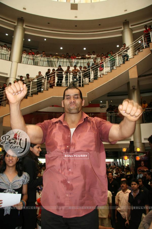 Khali meets fans at Inorbit Mall