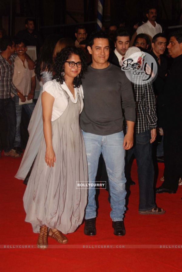 Aamir and Kiran at ''Raajneeti'' premiere at IMAX (88070)