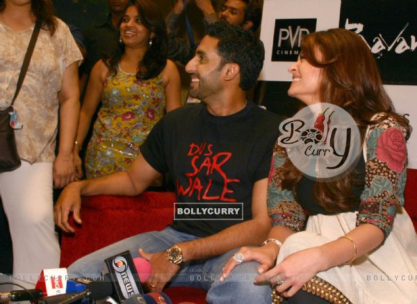 Abhishek Bachchan and Aishwarya Rai Bachchan while promoting their film "Raavan" in Ambience Mall, Gurgaon Sunday (88268)