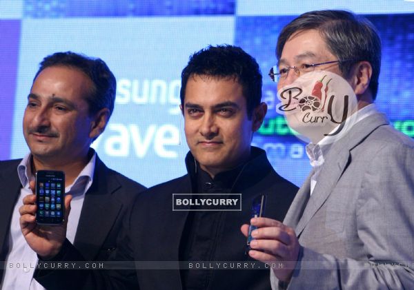 Aamir Khan at the launch of Samsung''s mobiles in New Delhi