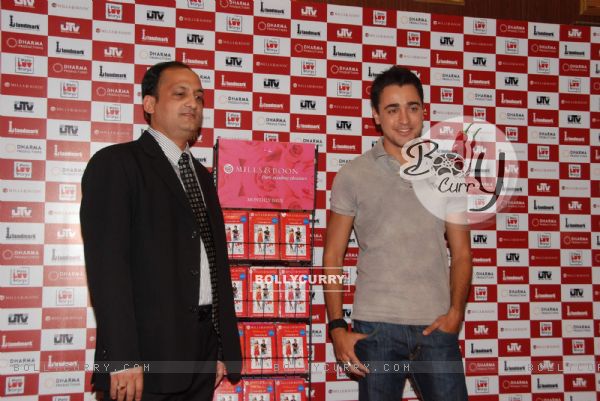 Imran Khan launches Mills N Boon book to promote "I hate Love Stories" at Landmark