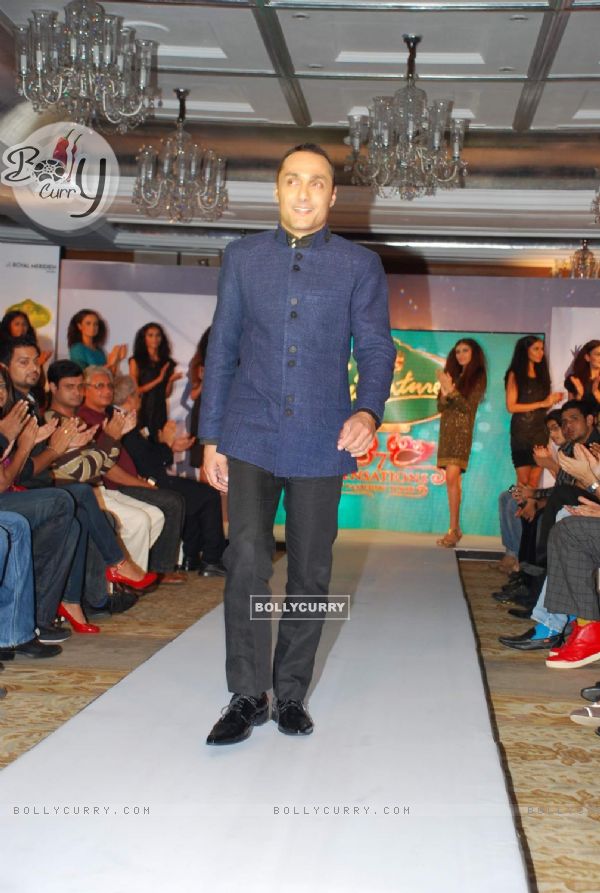 Rahul Bose with designer Rina Dhaka, Dev R Nil at Signature fashion show at Le Merridean
