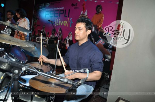 Aamir Khan at Peepli Live music launch (90038)