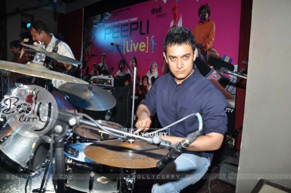 Aamir Khan at Peepli Live music launch (90040)
