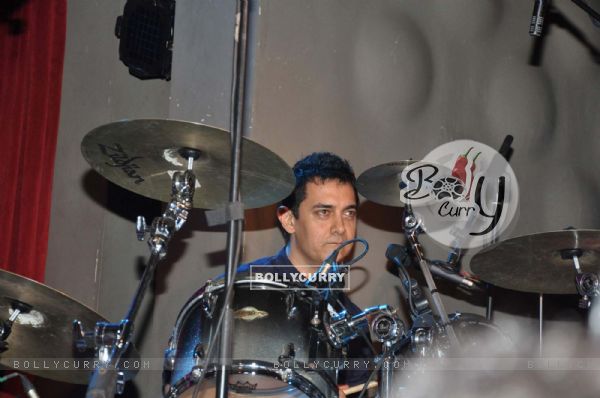Aamir Khan at Peepli Live music launch (90041)