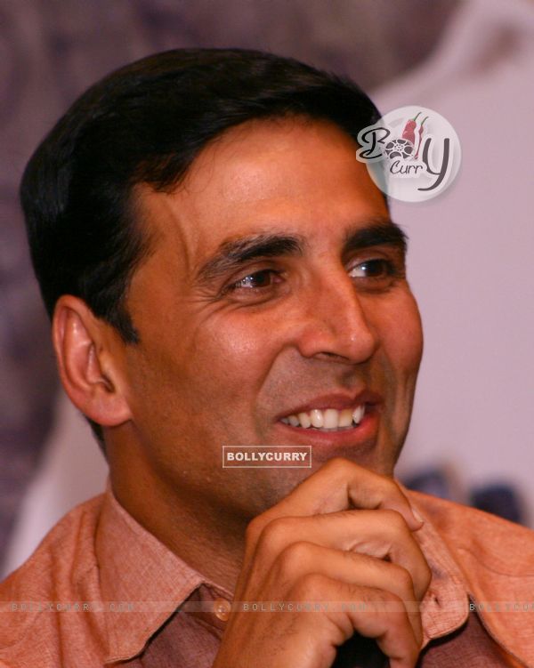 Akshay Kumar at a press meet to promote his film (90381)