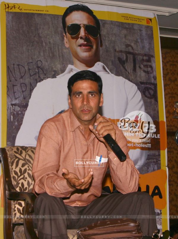 Bollywood actor Akshay Kumar at a press meet to promote his film (90384)