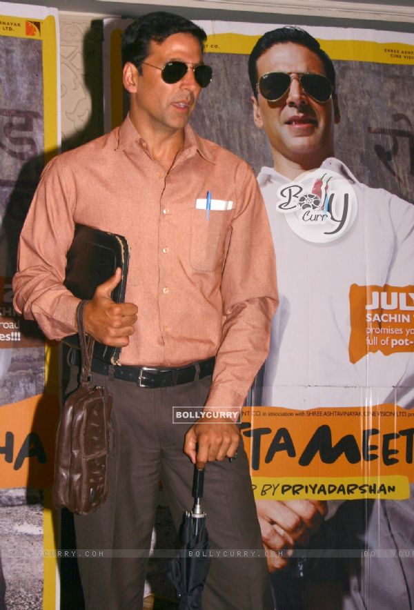 Bollywood actor Akshay Kumar at a press meet to promote his film (90385)