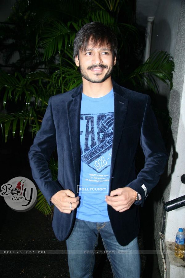Arts in motion show with Vivek Oberoi at St Andrews