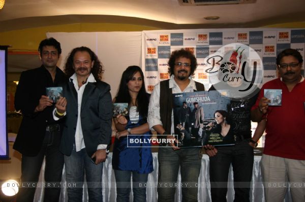 Sonu Nigam,Raj Zutshi at Gumshuda Film Music Launch at Renaissance Club (92622)