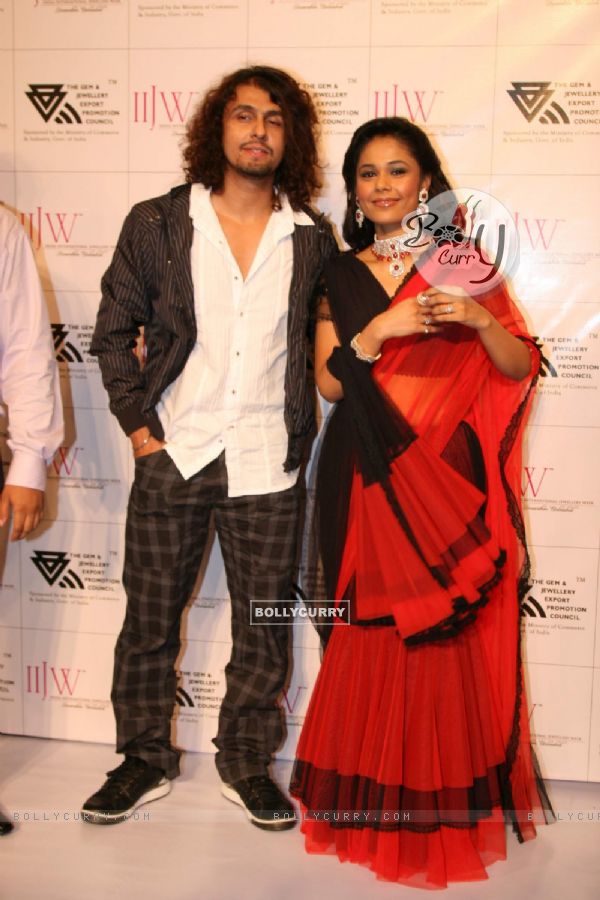 Sonu Nigam and a model on the ramp at Surana show at the India International Jewellery Week on Day 4