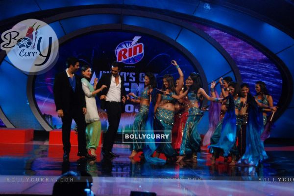 Karan Johar, Kareena and Arjun Promote We Are Family on the sets of India''''s Got Talent at Filmcity