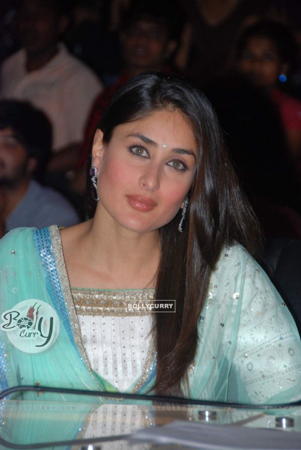 Kareena Promote We Are Family on the sets of India''s Got Talent at Filmcity (95162)