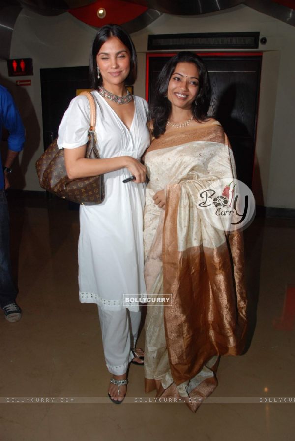 Lara Dutta and Swati Sen at Antardwand premiere at PVR (95466)