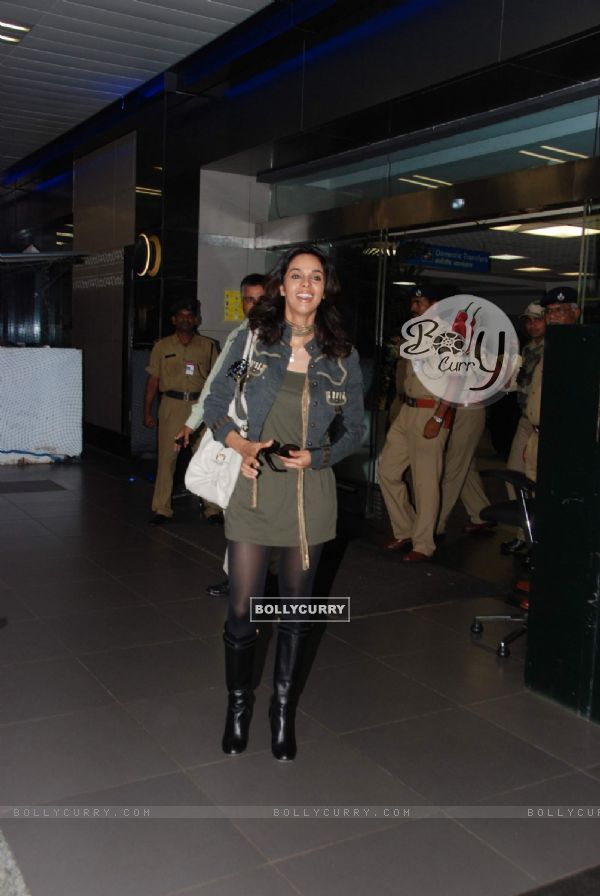 Mallika Sherawat comes to India at International Airport