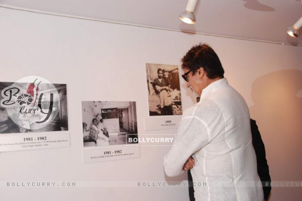 Big B at Anupam Kher's Art Exhibition at Bandra