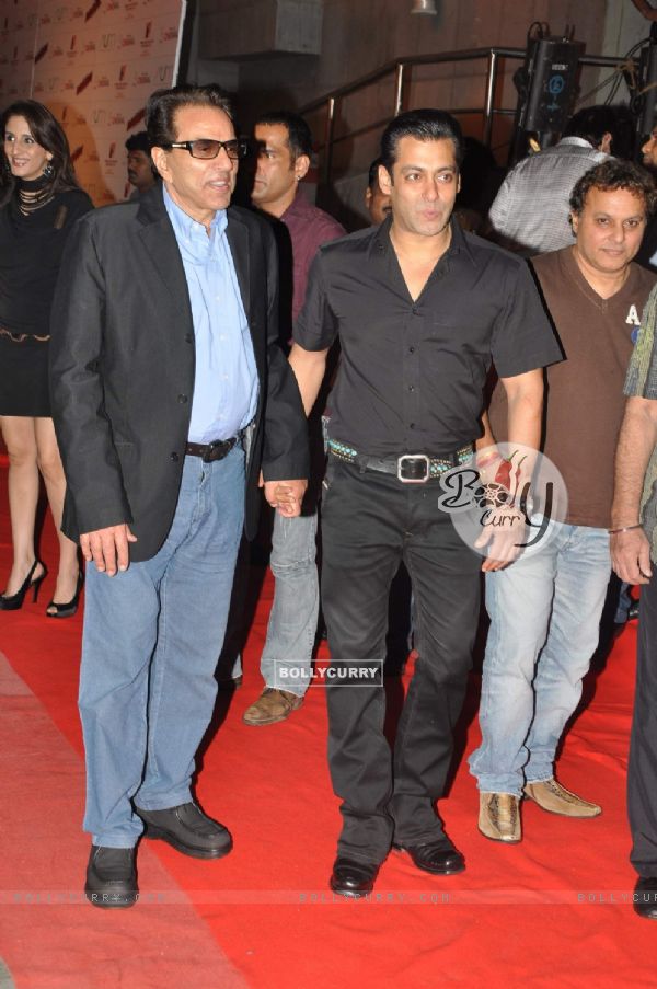 Salman Khan and Dharmendra at Dabangg premiere at Cinemax