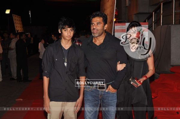 Sunil Shetty at Dabangg premiere at Cinemax (97076)