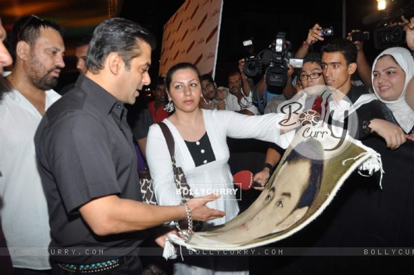 Salman Khan at Dabangg premiere at Cinemax (97078)