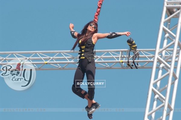 Priyanka Stunts in Fear Factor - Khatron Ke Khiladi x 3