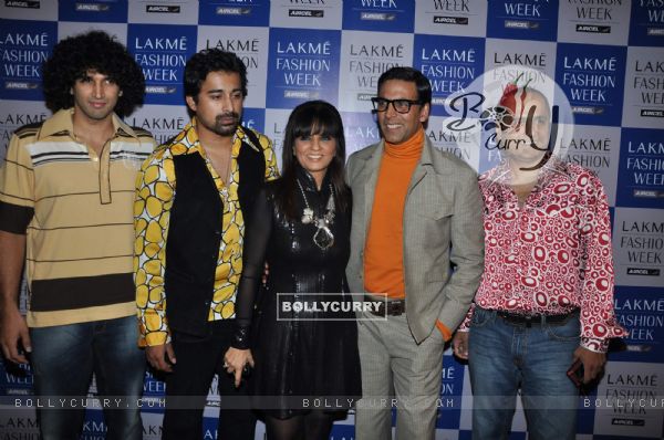 Akshay Kumar and Rannvijay at Neeta Lulla show for Lakme Fashion Week
