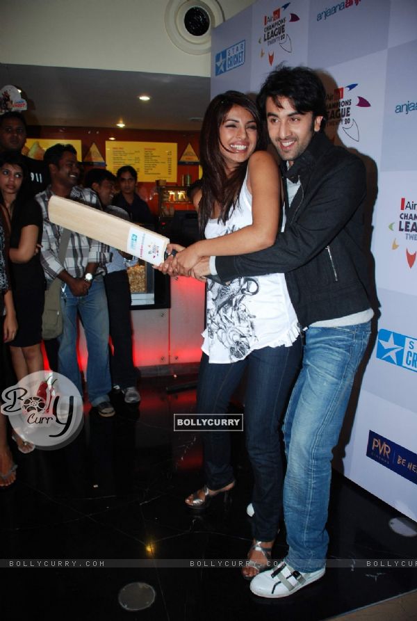 Priyanka Ranbir watch cricket match to promote Anjaana Anjaani at PVR (99220)