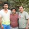Aftab and Manoj Joshi at B'day party of Rajpal Yadav at location of movie 'Bin Bulaye Baarat'