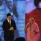 Aamir Khan honouring social worker Sindhutai Sakpal at CNN IBN Heroes Awards