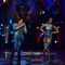 Tiger Shroff and Kriti Sanon perfrom on Entertainment Ke Liye Kuch Bhi Karega