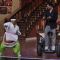 Palak shows her martial arts moves to Akshay on Comedy Nights With Kapil