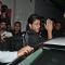 Shah Rukh Khan Waves Out to his Fans at the Trailer Launch of Ekkees Topon Ki Salaami