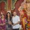 Shilpa Shetty visits Andhericha Raja with her parents