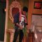 Shahid Kapoor feeding grass to the goat on Comedy Nights With Kapil