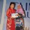 Soha Ali Khan felicitates an achiever at the Clinic Plus Scholarship Event