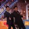 Kapil Sharma Strike a SRK Pose during Promotions of Dilwale on Comedy Nights with Kapil