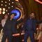 Salman Khan and Shah Rukh Khan Shakes a Leg on Bigg Boss 9 - Double Trouble