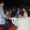 Ranveer- Deepika's cute exchange of glances at the 22nd Annual Star Screen Awards