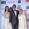 Shweta Nanda, Amitabh Bachchan and Jaya Bachchan at Filmfare Awards 2016