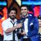 Shah Rukh Felicitates Ranveer Singh at TOIFA Awards at TOIFA Awards