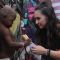 Lauren Gottlieb interacts & distributes food to Street Kids!