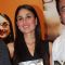 Kareena at unveils 3 idiots script book at Landmark