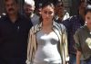 Kareena Kapoor FLAUNTS her Baby Bump on the sets of 'Good News'