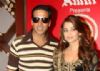 Akshay gifts cookery book to Aishwarya (With Images)