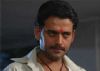 Ravi Kishan recreates Aamir's train stunt from 'Ghulam'
